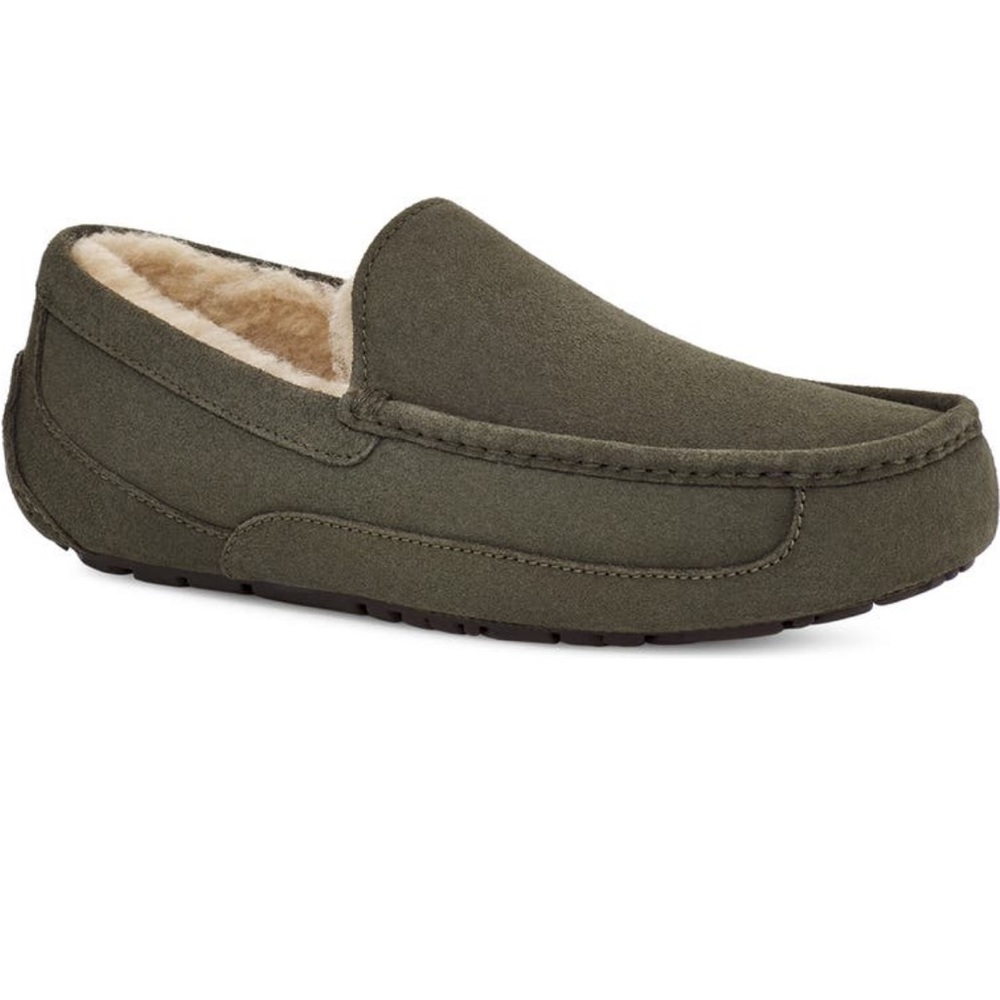 New UGG Ascot Slippers size men’s 10 M
MOSS GREEN SUEDE 100% wool new in box